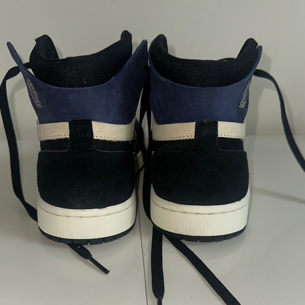 NWOT! Nike Air Jordan Black, Blue, and Cream Suede Sneakers with Iconic Design - Picture 5 of 7